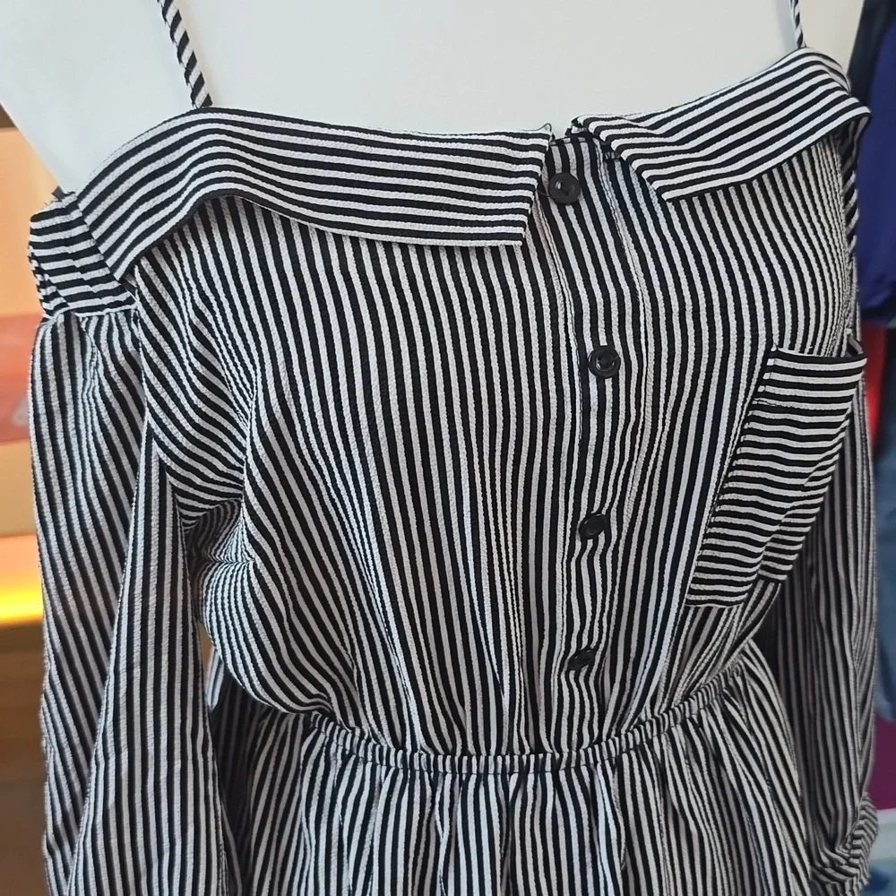 #29.Monteau Black and white stripe dress - Picture 4 of 6